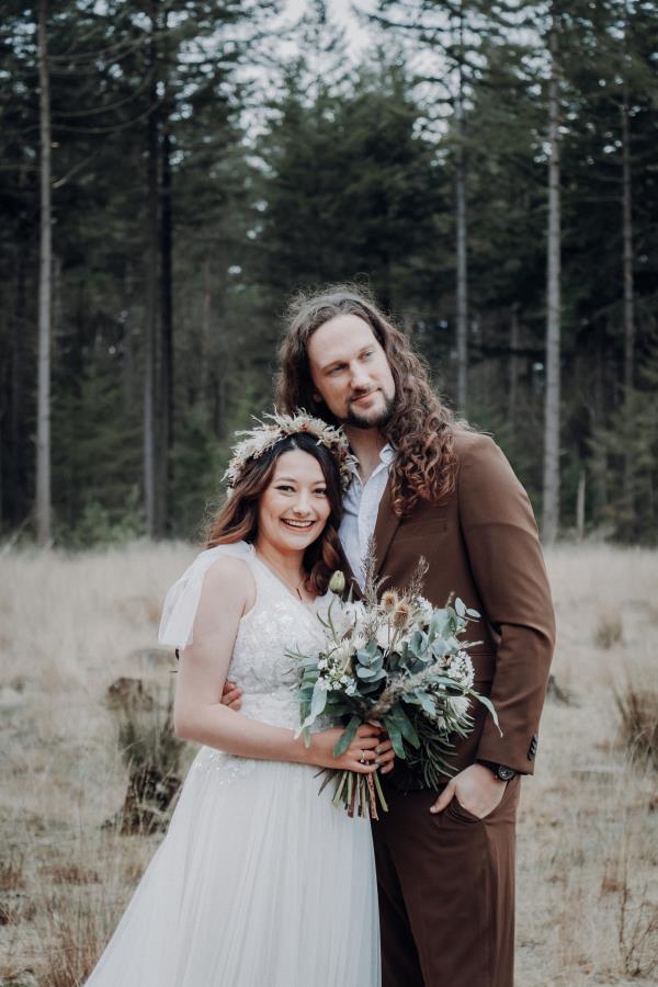 modellen: Volker & Kayleigh  ●  organisatie: Sunfield Academy  ●  bruidsjurk: Bruidsboetiek De Blauwe Hoeve  ●  bloemen: Floak  ●  haar en make-up: Be Beautiful Barneveld