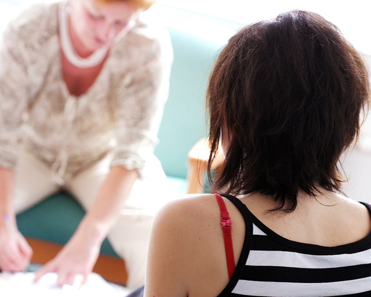 L'intervention précoce en psychiatrie n'est pas "une simple question de diagnostic plus rapide, c'est aussi un choix de société", selon un rapport remis à la ministre de la Santé. Dix mesures urgentes sont proposées pour développer cette offre pour les jeunes générations. (Burger/Phanie)