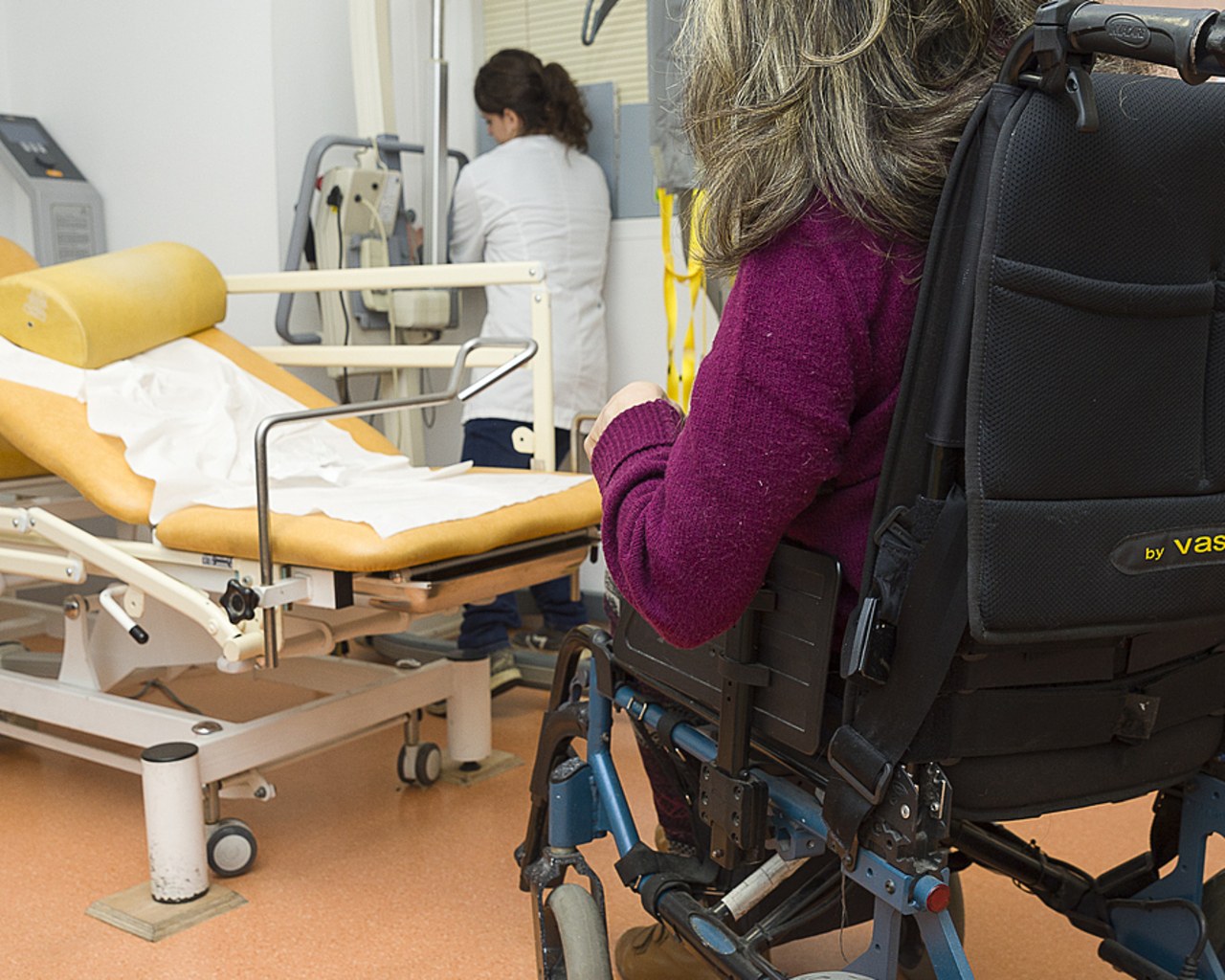 Face aux difficultés rencontrées par les personnes en situation de handicap pour accéder aux soins, l'ARS Pays de la Loire a dévoilé une nouvelle feuille de route. Elle compte cinq objectifs à atteindre d'ici 2028. (A. Noor/Image Point FR/BSIP)