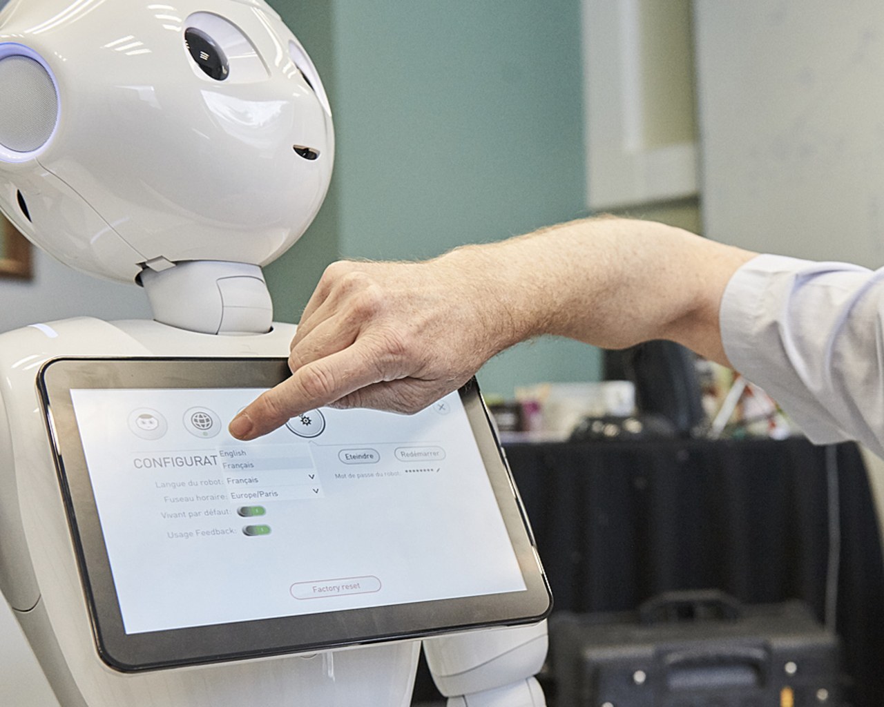 L'acceptation de robots dans les métiers du care pour s'occuper des humains ne semble pas être pour demain. (Marie Bienaimé/Image Point FR/BSIP)