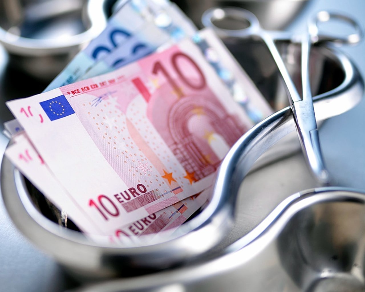 Les 100 M€ accordés sous forme de remboursement pour parer à l'urgence face aux températures caniculaires se focalisent sur les seuls établissements de santé ayant acheté ou loué des climatisations mobiles et ventilateurs depuis le 18 juin. (SPL/Adam Gault/BSIP)  