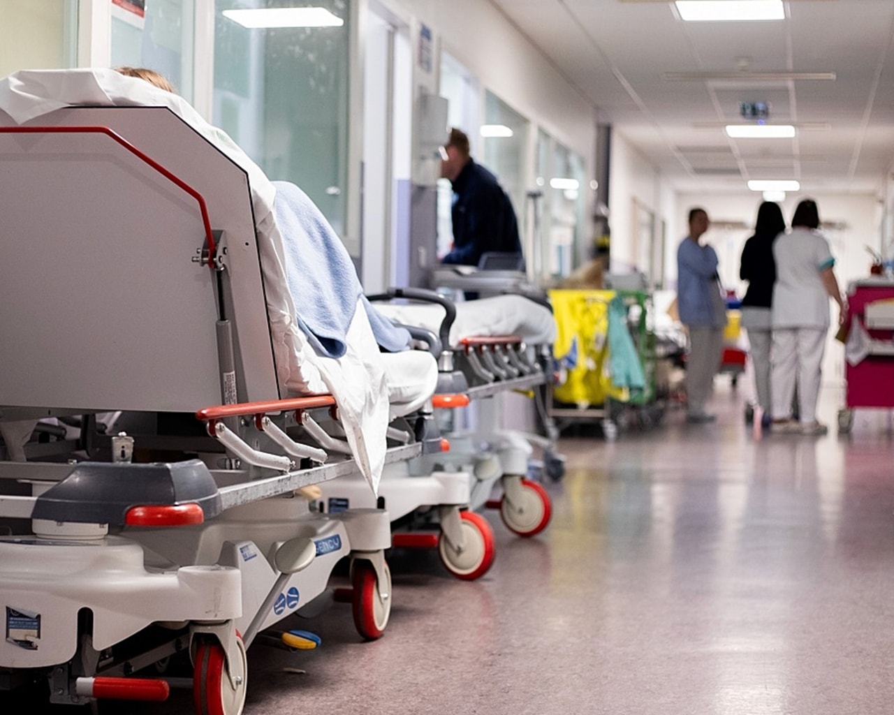 La prochaine feuille de route sur l'aval des urgences devrait généraliser des pratiques existantes mais hétérogènes dans leur application. Encore faut-il des arbitrages politiques clairs, rapides et contraignants, mettent en garde les urgentistes. (Lucie Morel/Hospimedia)