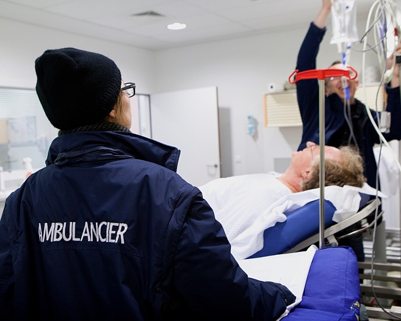 Sur les transports sanitaires, l'éventail de remboursement par l'assurance maladie, qui varie actuellement de 45 à 55%, passera le 1er janvier prochain entre 40 et 50%. Aucun reste à charge supplémentaire n'est cependant prévu pour les patients en ALD. (Amélie Benoist/Image Point FR/BSIP)