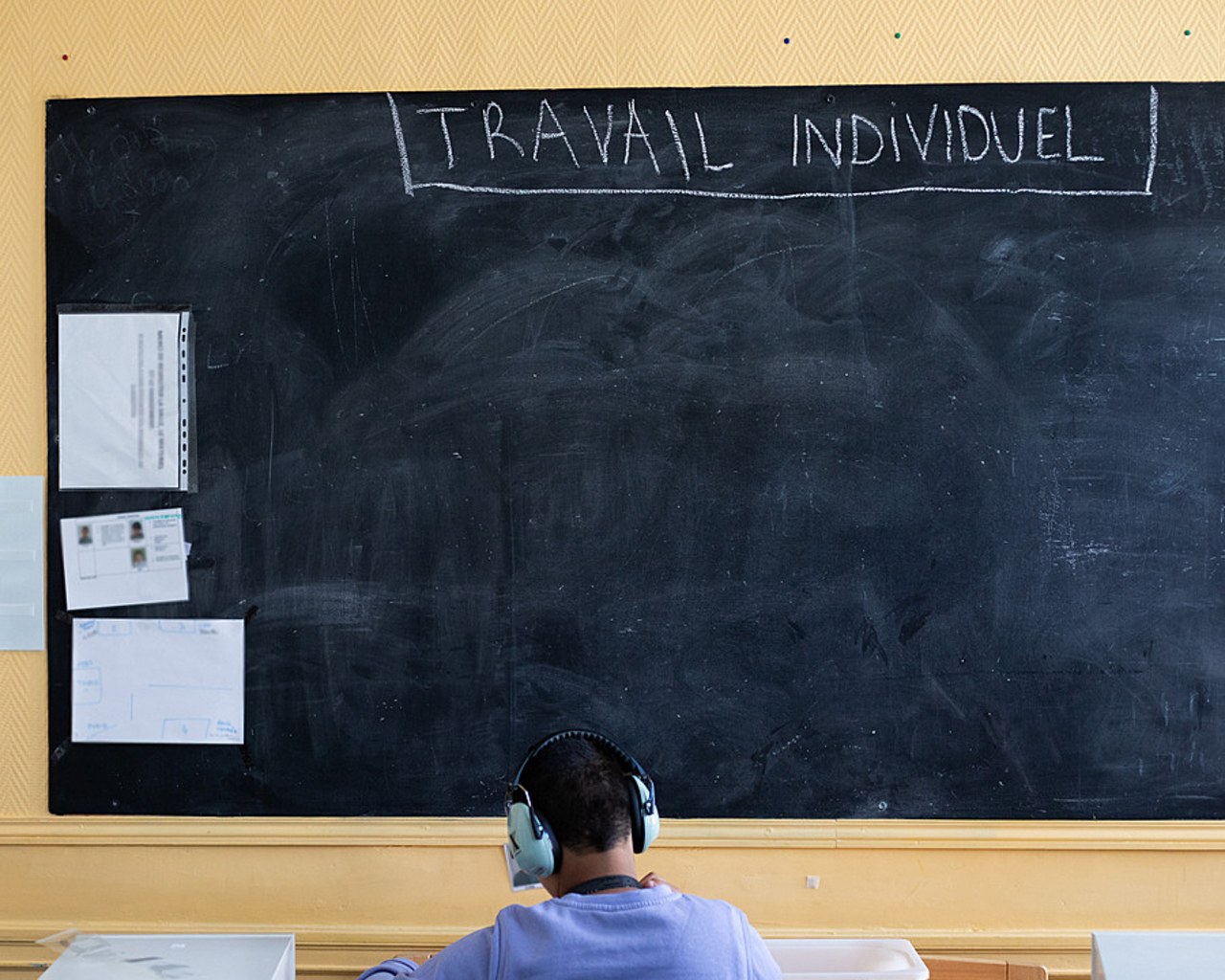 Le CNCPH rappelle en préambule que la scolarisation est un droit. Elle relève de la responsabilité du service public de l'éducation pour tous les enfants, quels que soient leur handicap, leurs besoins d'accompagnement ou leur mode de communication. (Lucie Morel/Hospimedia)