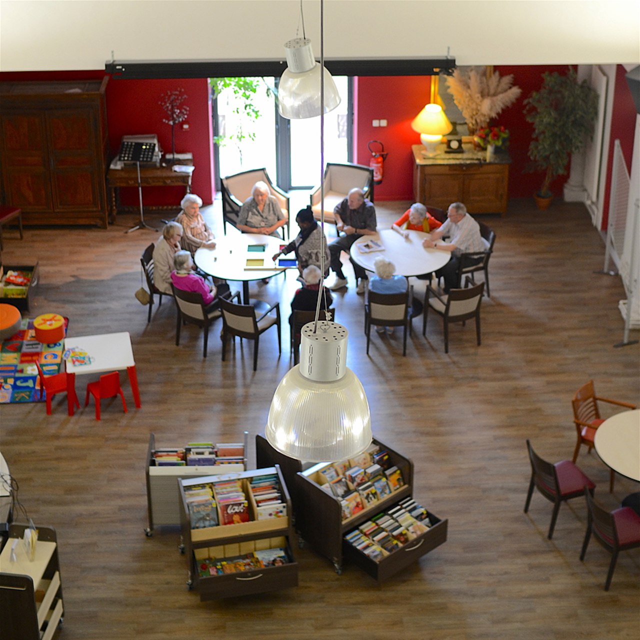 La médiathèque a intégré l'ancienne chapelle de l'Ehpad il y a six ans.