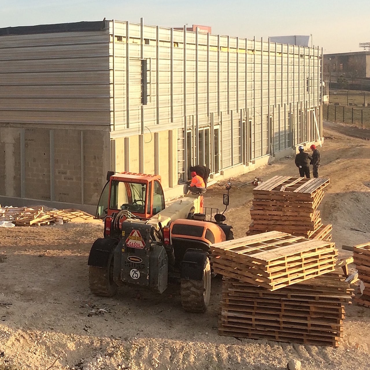 Le bâtiment en cours de construction