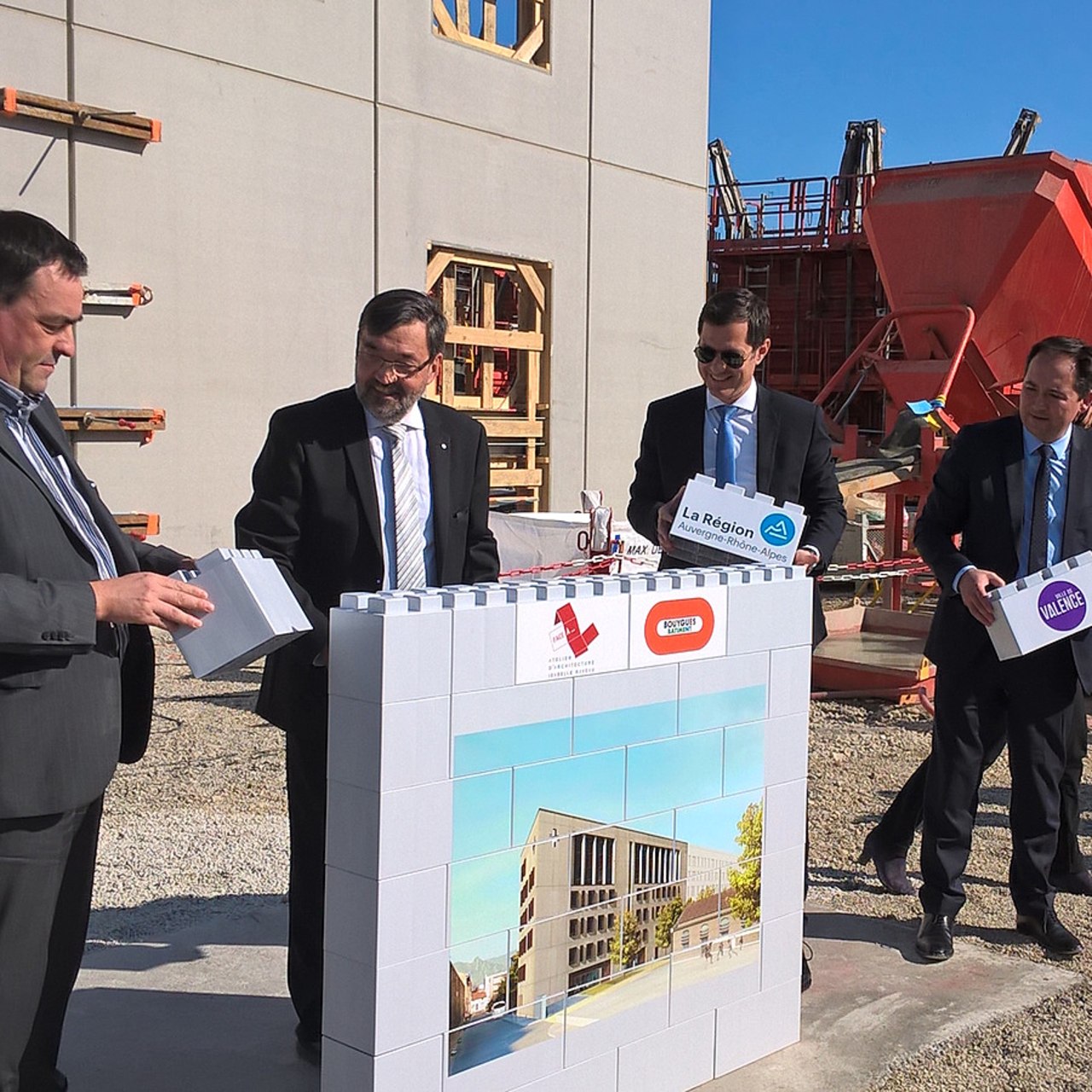 La première pierre du nouveau bâtiment de l'IRFSS Rhône-Alpes a été posée à Valence par les trois cofinanceurs du projet.