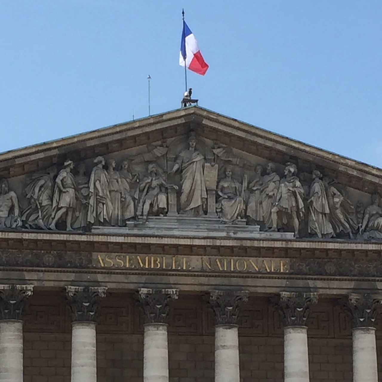 Fronton de l'Assemblée nationale à Paris