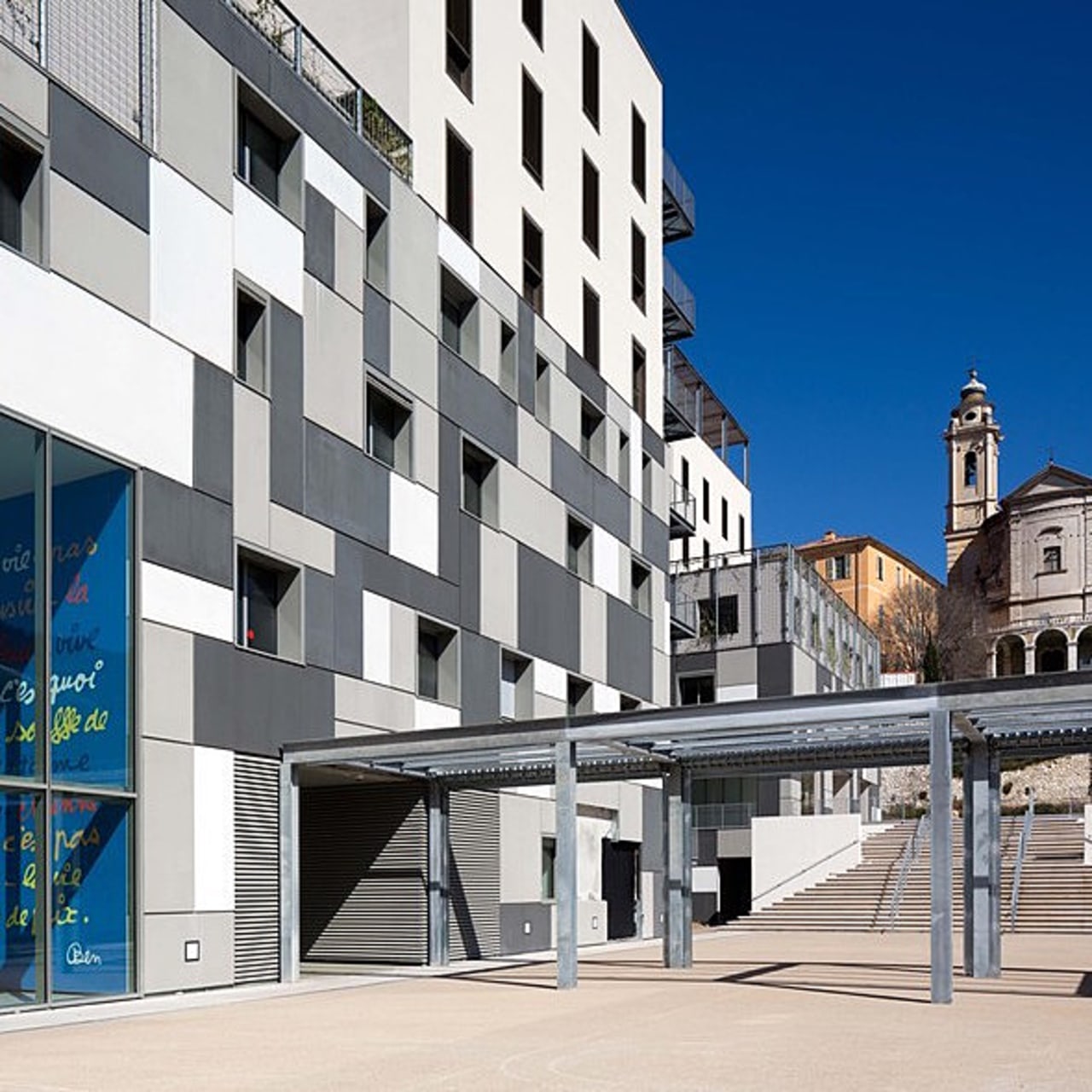 L'entrée de l'hôpital Pasteur 2 du CHU de Nice