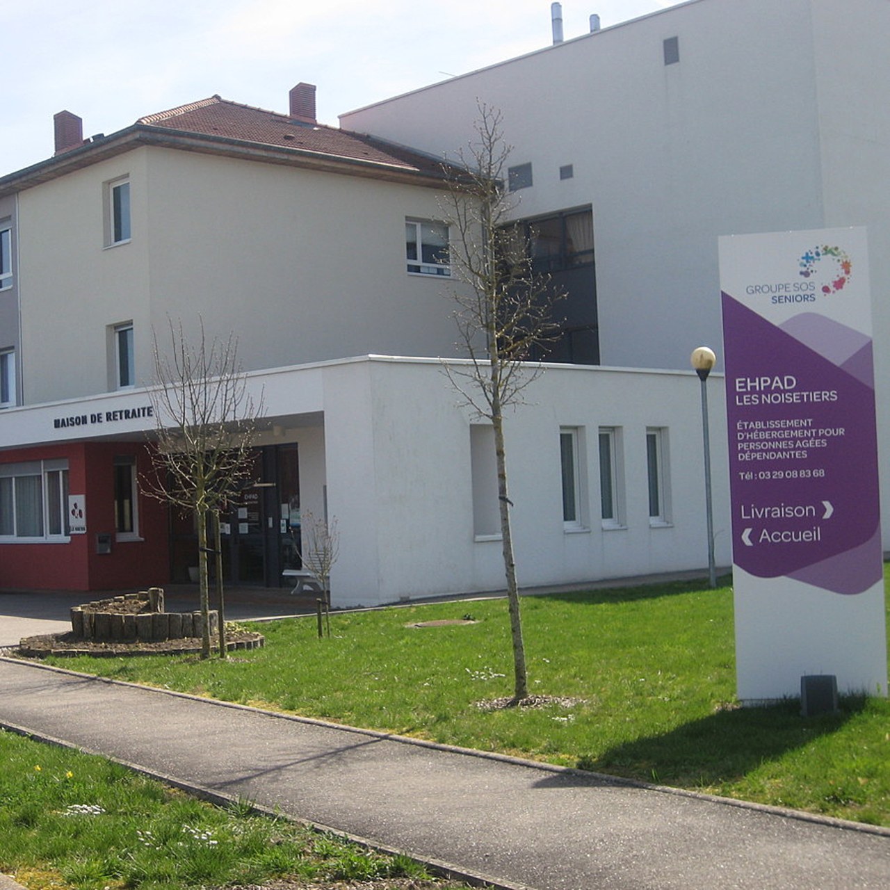 L'Ehpad est entouré d'un grand parc arboré