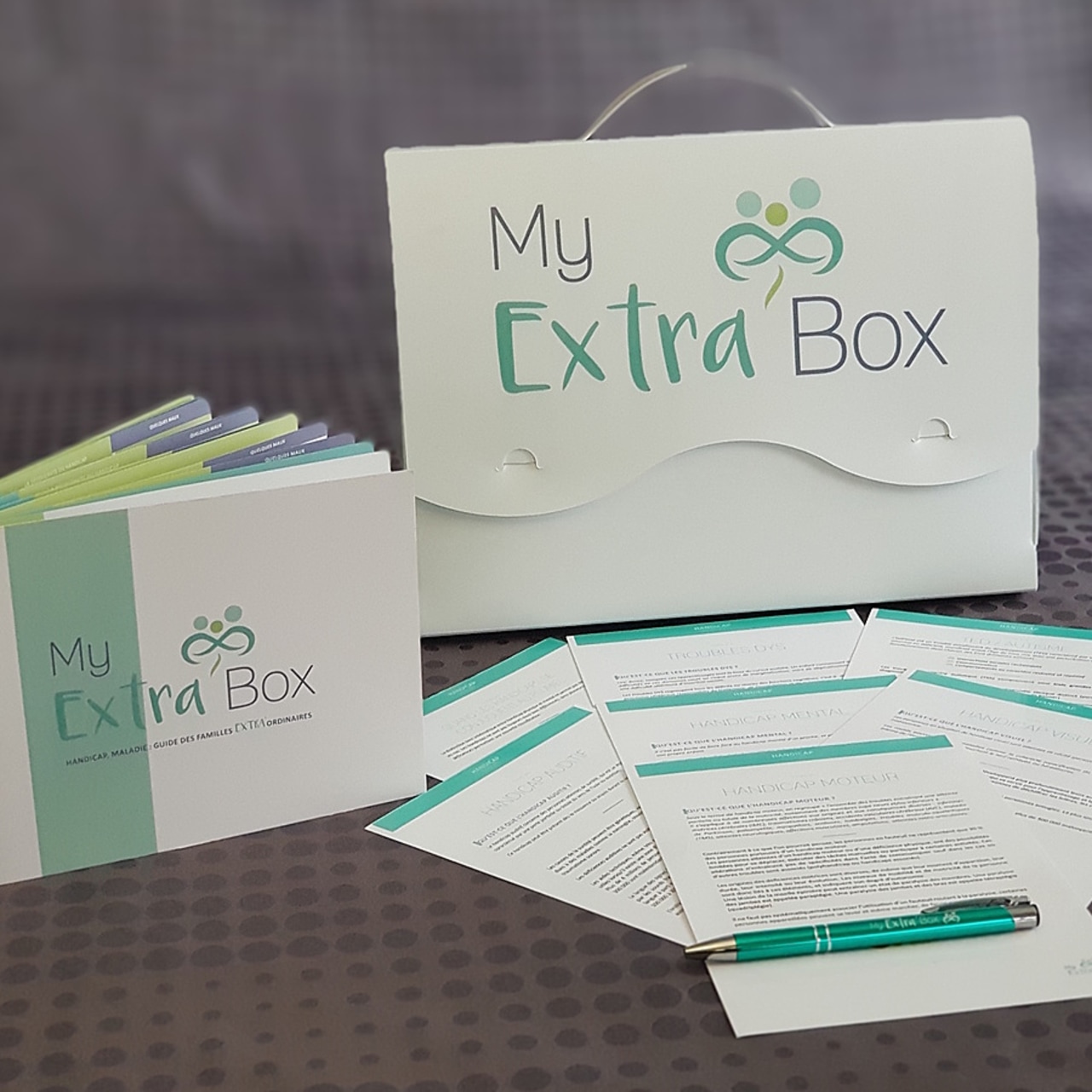 Une petite valisette pleine de conseils et de contacts