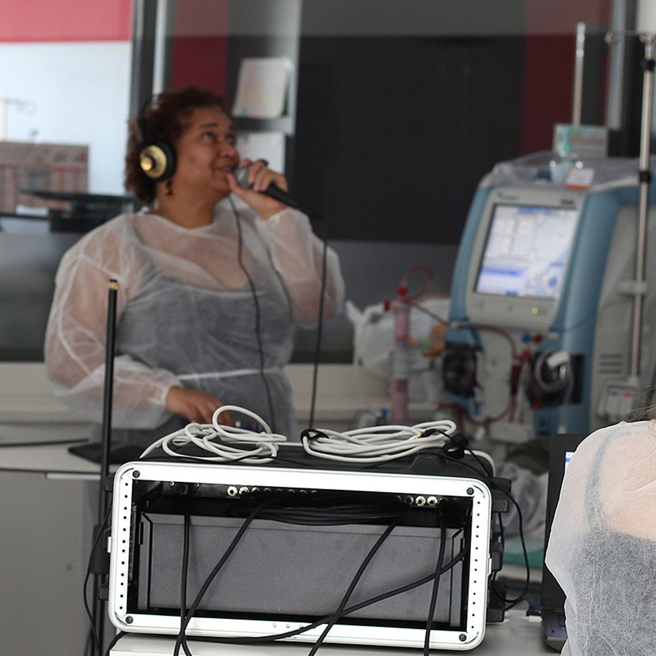 Nadège Romer improvise un chant pour chaque patient.