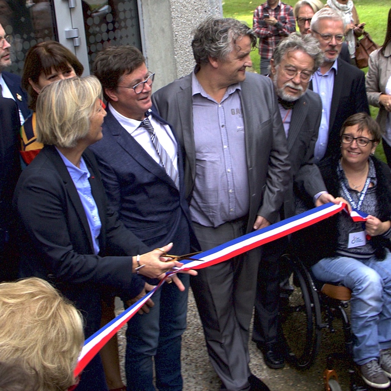 Sophie Cluzel et les représentants des associations partenaires du projet l'ont inauguré le 12 octobre.