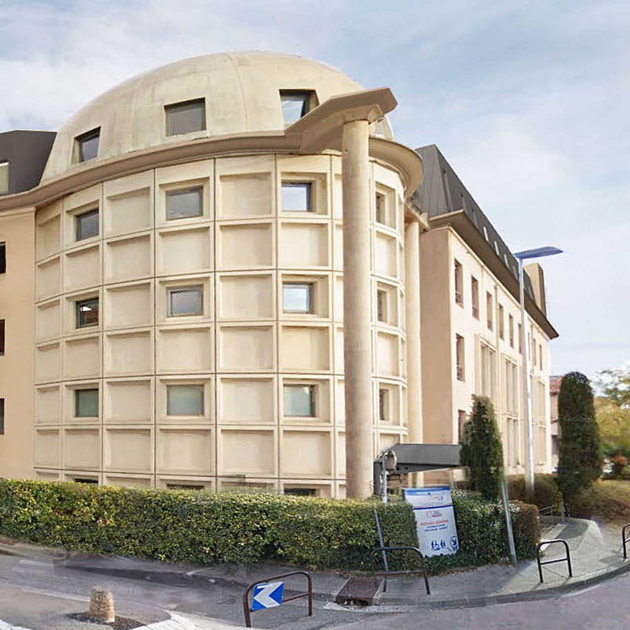 L'un des bâtiments de la Clinique Axium à Aix-en-Provence, vient d'être agrandi et rénové par Almaviva Santé.