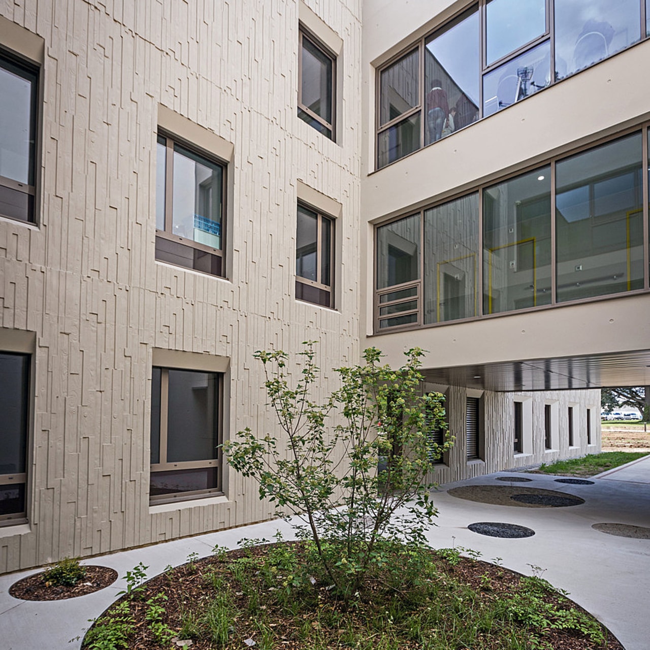 L'institut de La Verrière est entièrement siglé HQE et s'organise en quatre pôles cliniques.