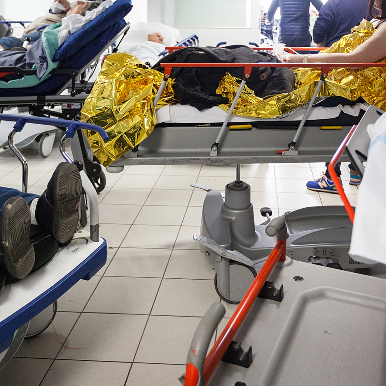 L'indicateur d'aval qu'est le besoin journalier minimum en lit doit permettre d'éviter que les patients ne s'éternisent sur les brancards aux urgences.