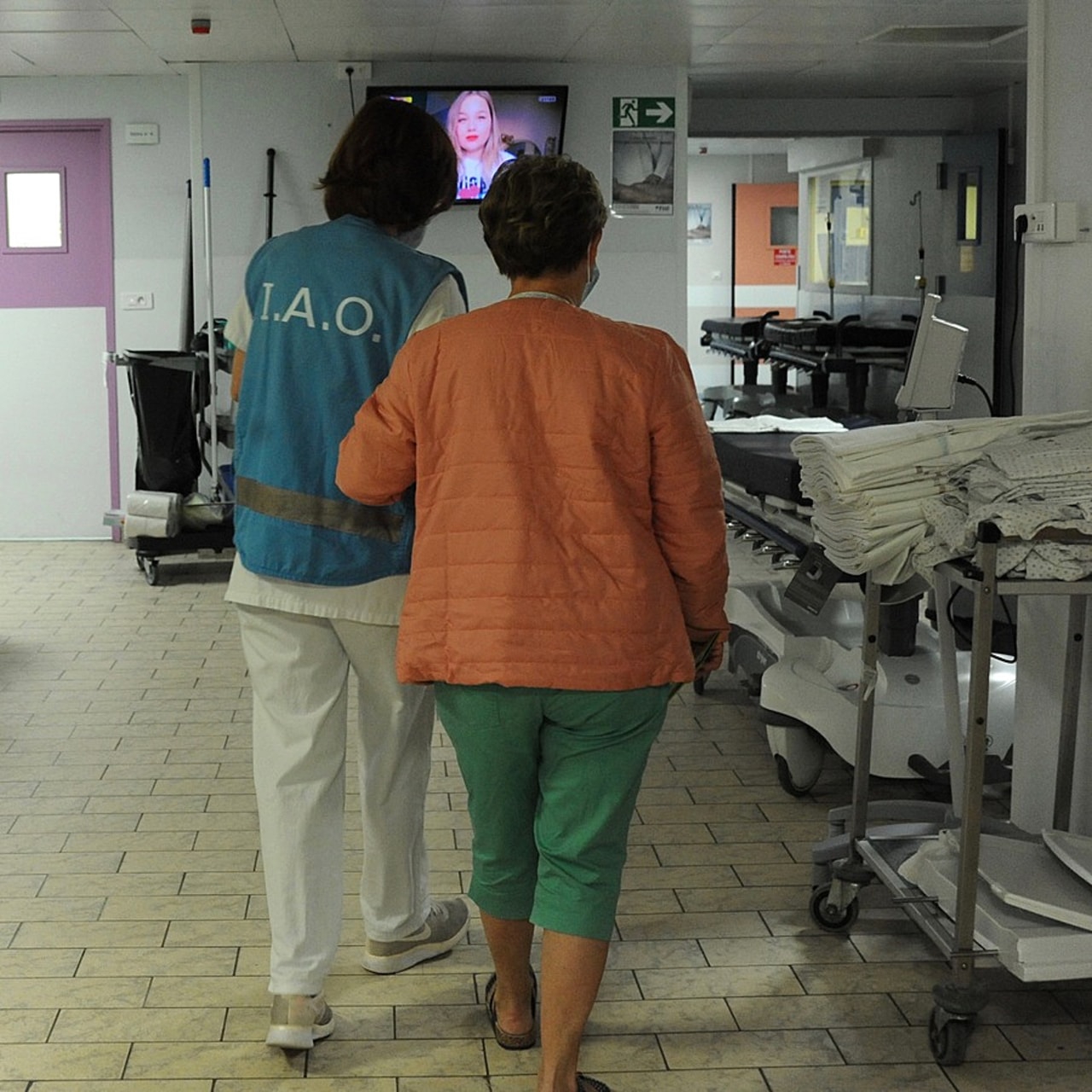 En France, l'infirmier d'accueil et d'orientation (IAO) n'est pas autorisé à réorienter les patients sans avis médical. Ceci au contraire du Québec, d'où vient la solution en passe d'être expérimentée à Nancy.