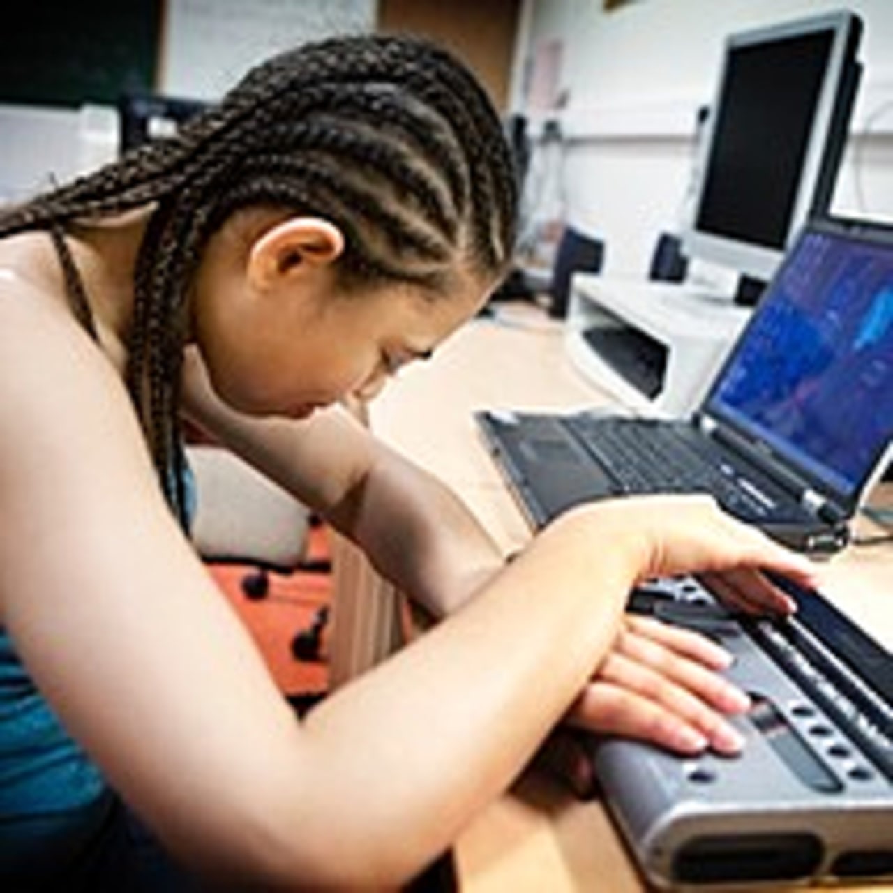 Si les adaptations pédagogiques sont bien intégrées pour les déficients visuels, d'autres types d'adaptation mériteraient d'être plus connus et utilisés.