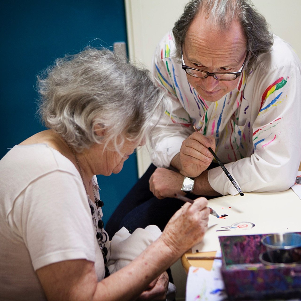 Des modèles se distinguent pour accompagner autrement les personnes touchées par Alzheimer.