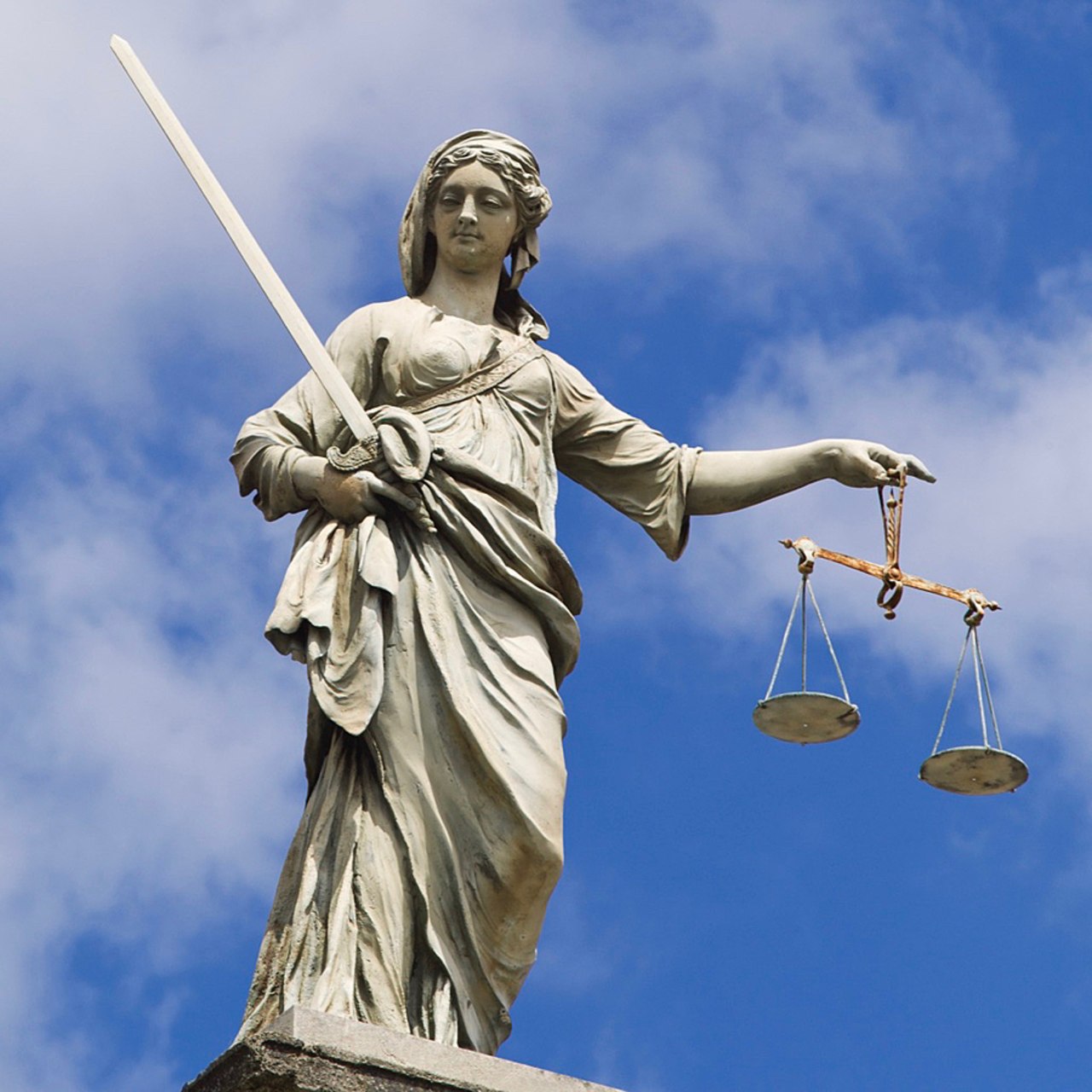 La nécessité de questionnements partagés et d'échanges entre le champ médical et le champ judiciaire reste d'actualité, près de dix ans après la loi du 5 juillet 2011.