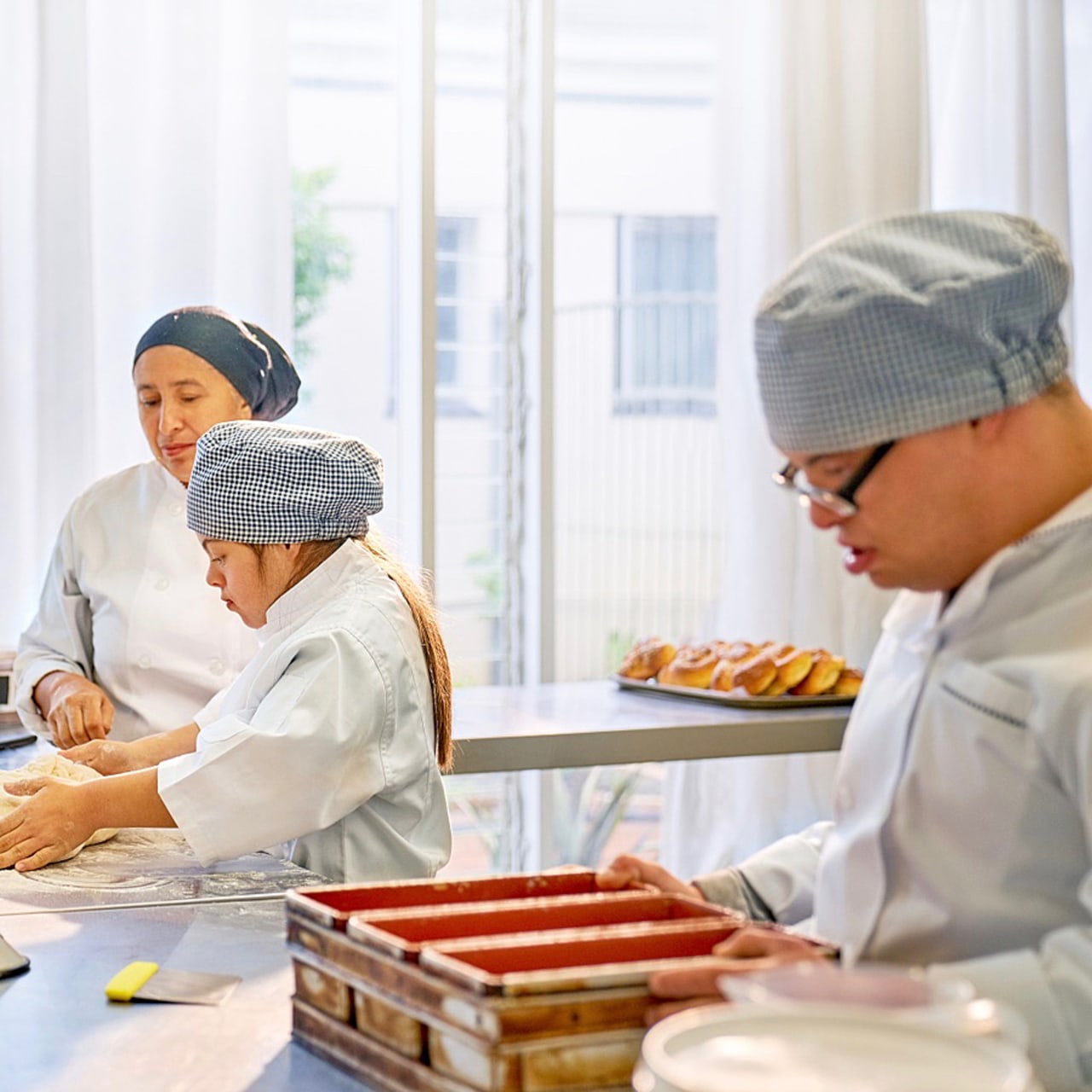 Les plateformes accompagnent les personnes handicapées dans leur projet tant en milieu ordinaire que protégé.