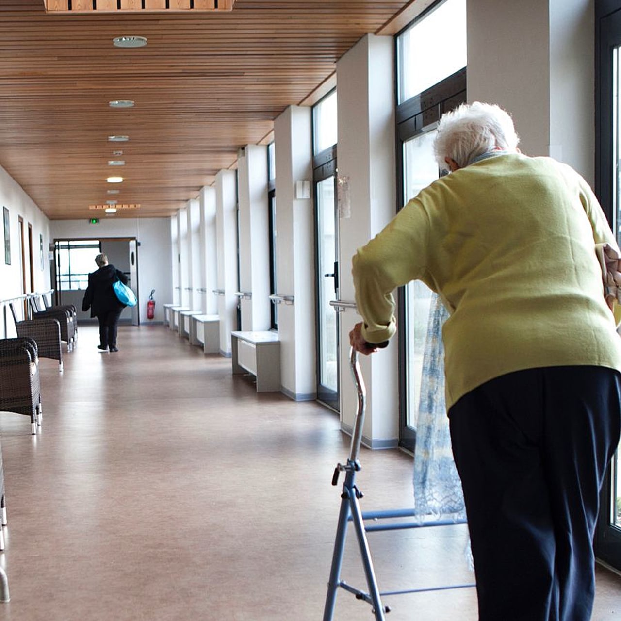 Le nouveau renforcement des mesures de protection dans les établissements médico-sociaux arrivera-t-il à freiner le déploiement des clusters ?