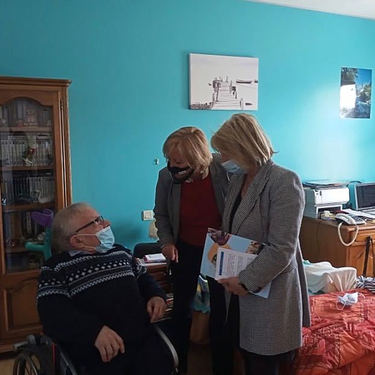 Sophie Cluzel et Brigitte Bourguignon ont visité une résidence mélangeant publics en situation de handicap et personnes âgées à Quesnoy-sur-Deûle. (Hospimedia/Edoxie Allier)
