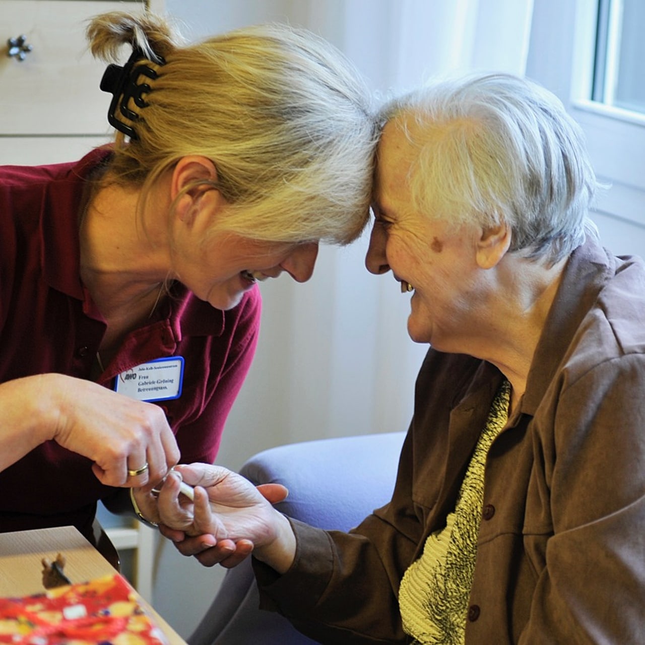 La chaire TDTE compare les formations en bientraitance destinées aux soignants en Ehpad 