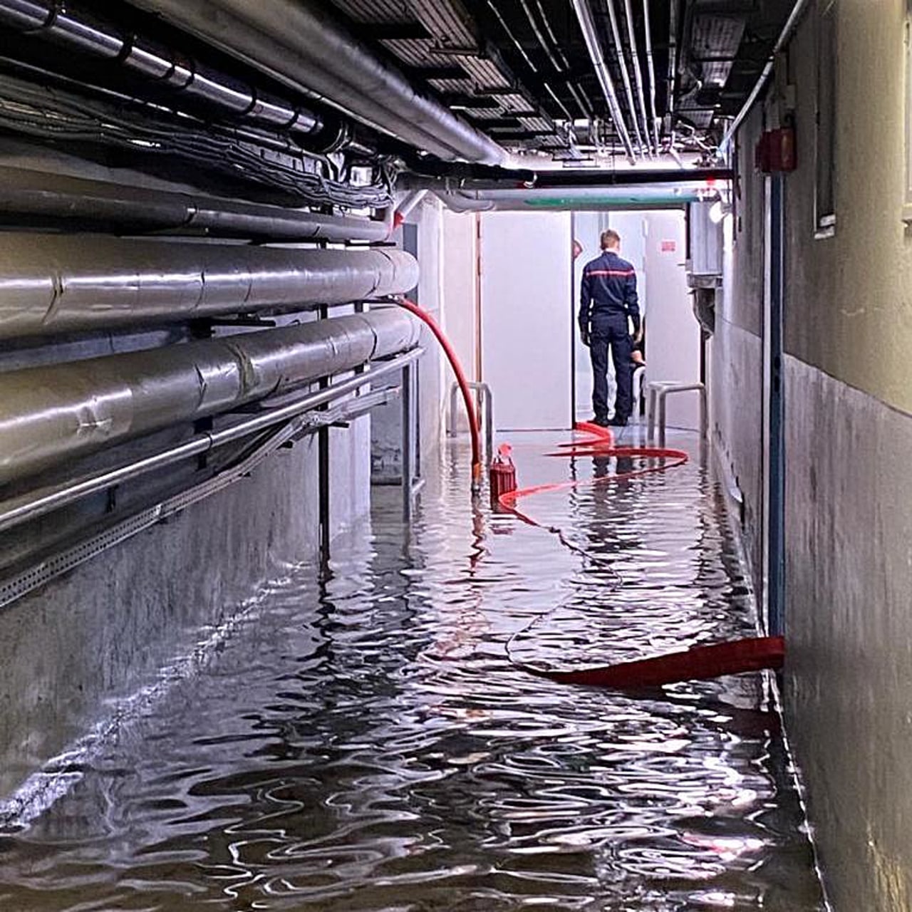 Après un violent orage, des infiltrations et des inondations ponctuelles ont été constatées dans la plupart des bâtiments du CH de Salon-de-Provence. (Bouches-du-Rhône)