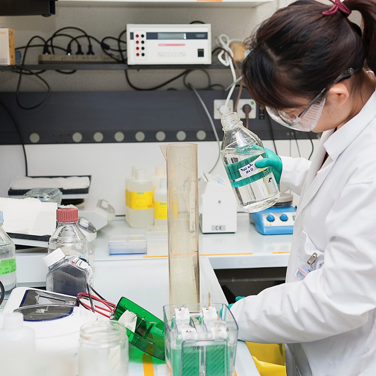 Le temps médian que consacre un HU à la recherche clinique n'est que d'un jour par semaine, et moins d'un jour en cas de recherche fondamentale. Dans le même temps, la médiane soins s'établit à trois jours. Les valences enseignement et management sont quant à elles réduites à portion congrue.