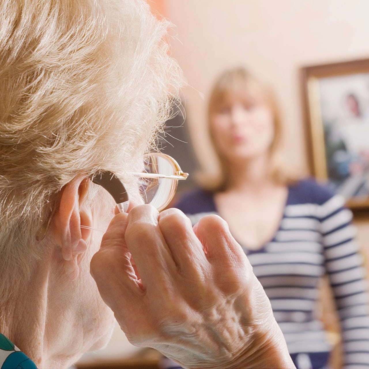 Le rapport préconise d'expérimenter un protocole adapté au dépistage, à l'appareillage et au suivi des personnes âgées dans l'incapacité de se déplacer.