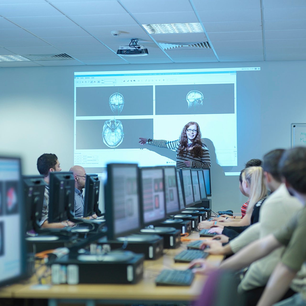 Le référentiel de compétences sur le numérique en santé des professionnels de santé et médico-sociaux est en cours de construction et devrait faire l'objet d'un arrêté avant l'été 2022.