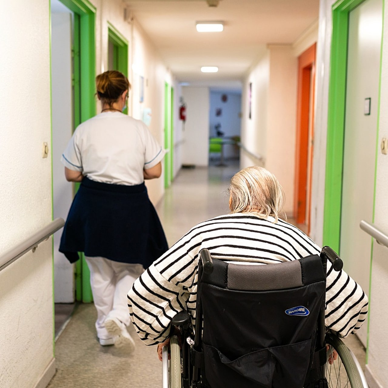 Ce qui ressort des 57 monographies d'Ehpad sur lesquelles s'appuie la Cour des comptes, c'est bien que les établissements les plus touchés sont ceux dont la proportion d'ETP paramédicaux, en particulier d'infirmiers ou de médecins coordonnateurs, était plus basse.