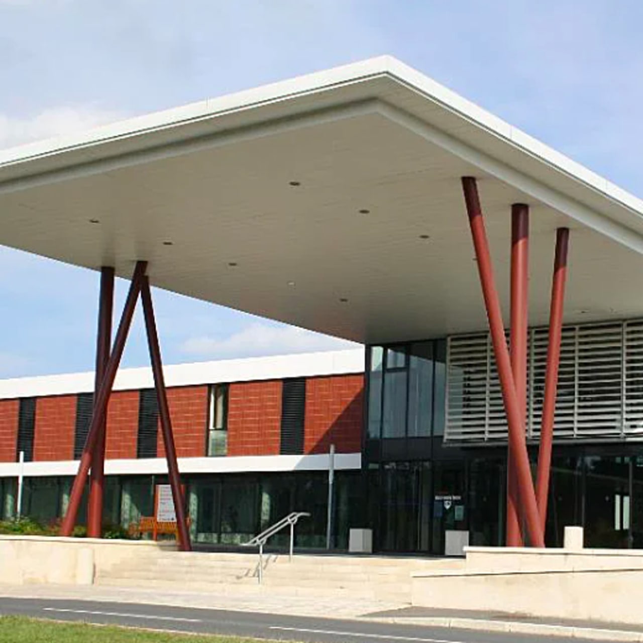 Le CH de Chinon envisagerait une restructuration du pôle de psychiatrie. Celui-ci offre pourtant "une prise en charge de grande qualité et particulièrement respectueuse des droits", selon la contrôleuse générale des lieux de privation de liberté. (CH de Chinon)