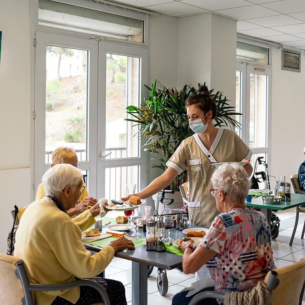 La charte sectorielle devrait s'attacher aussi bien à l'association des résidents, à la lisibilité des Ehpad qu'à la qualité du soin et des conditions de travail.