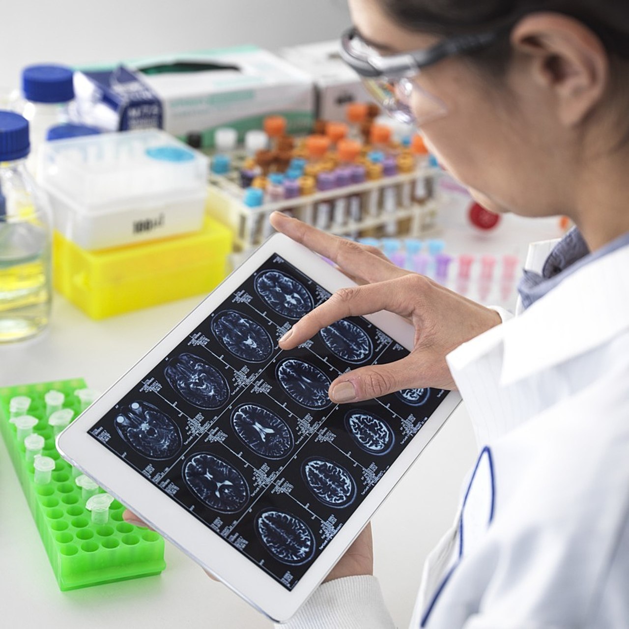 Les recherche promues par un CH incluant au moins un patient sur la période considérée concernent à plus de 40% des études hors produit de santé. 35% d'entre elles sont à visée thérapeutique.