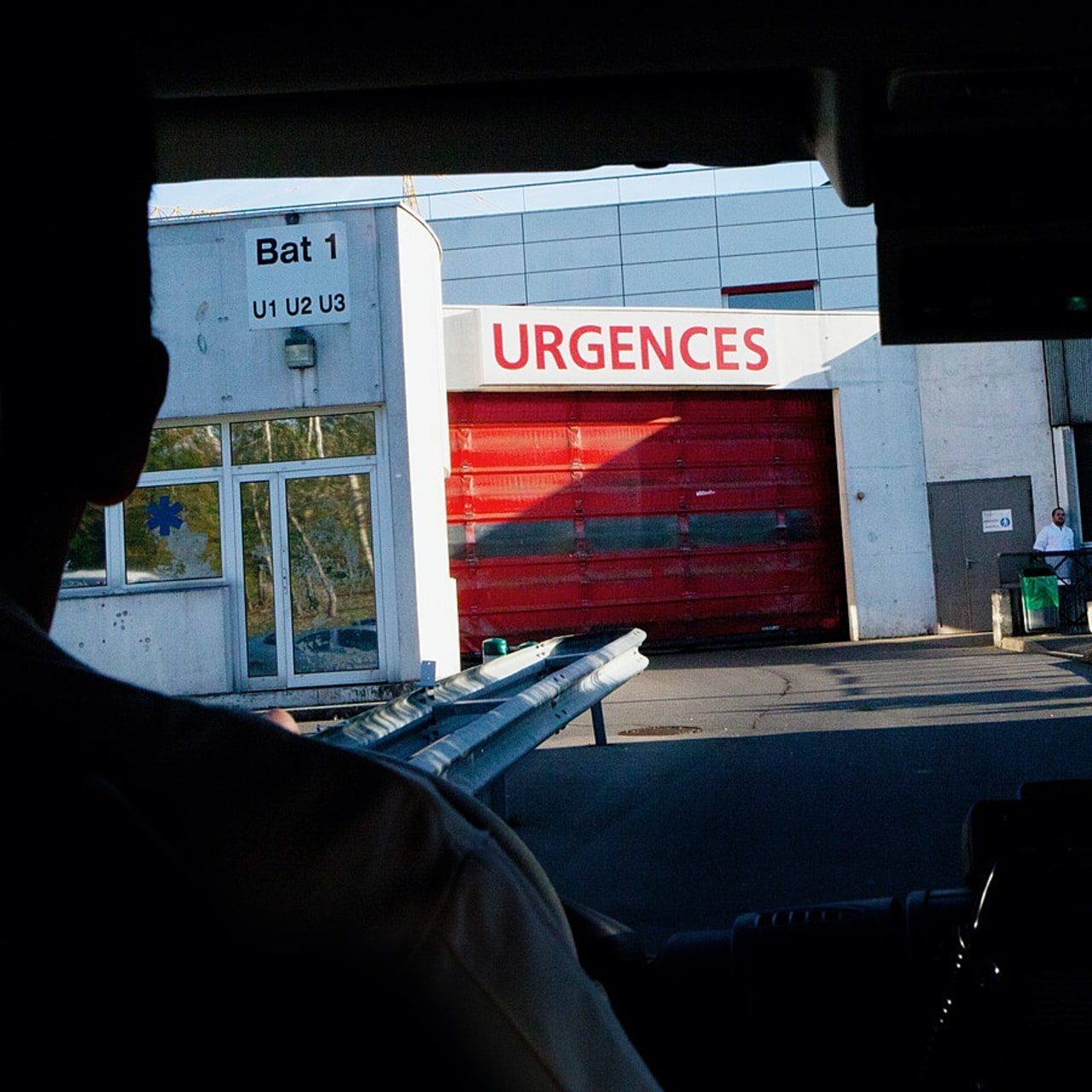 Les mesures du "plan été" pour les soins urgents et non programmés sont pour l'essentiel temporaires : sauf exception, elles cesseront fin septembre. Avant d'envisager "le cas échéant" une pérennisation, leur impact sera "précisément" mesuré et évalué.