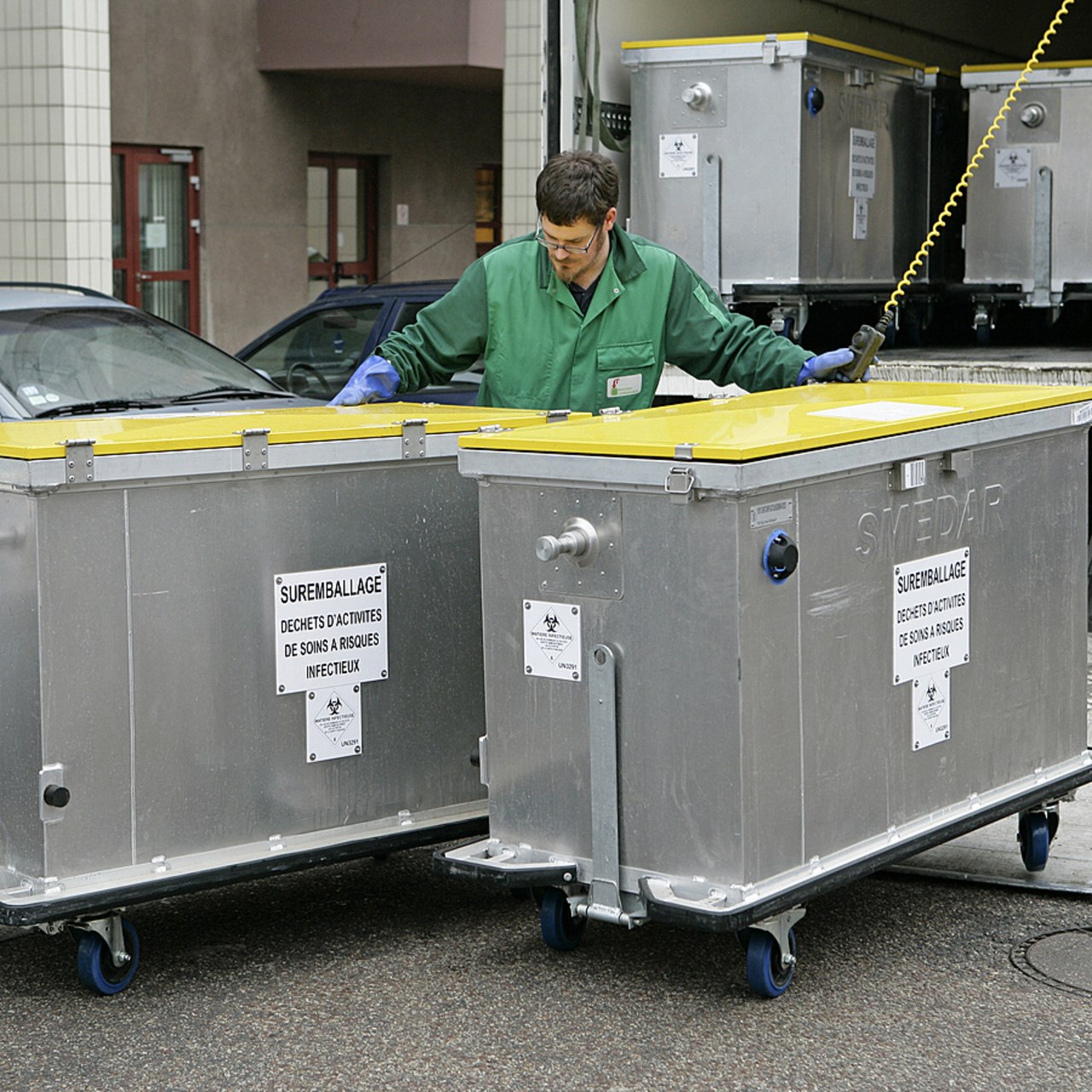Les établissements gagneraient à mettre en place des filières de tri de leurs déchets, notamment sur le plan économique. (Chassenet/BSIP)