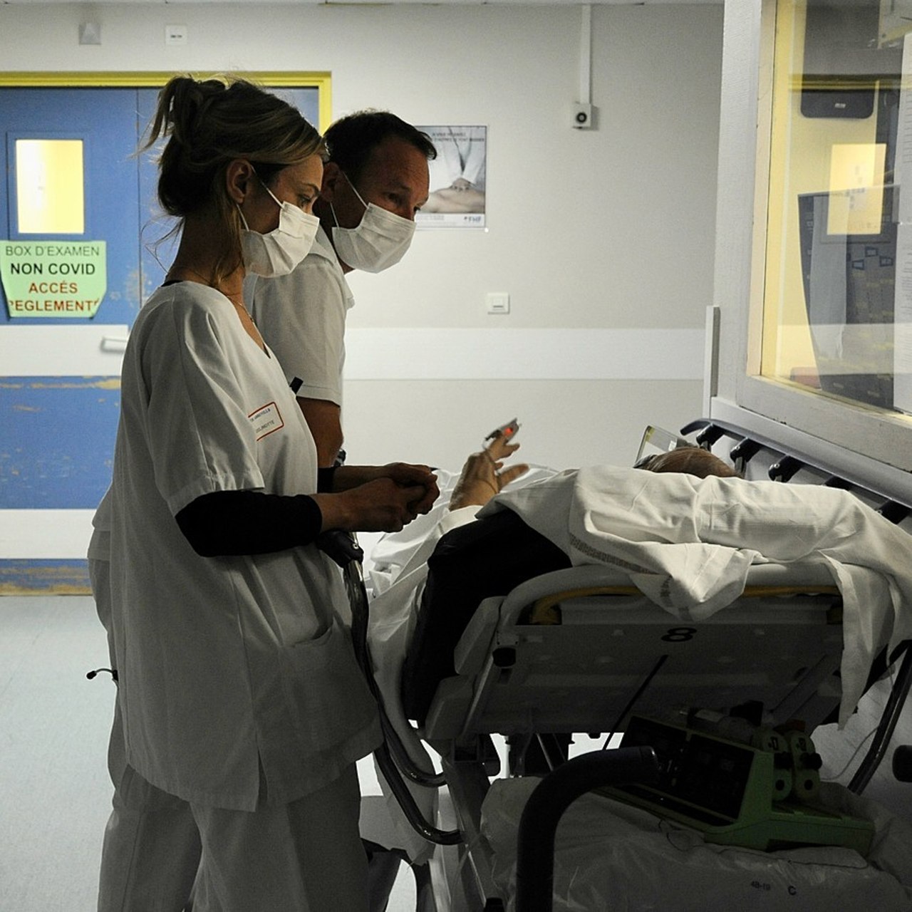 Deux ans et demi après le début de la crise sanitaire, la FHF évalue à 11 semaines la carence d'activité en chirurgie et 10 semaines en médecine avec un écart qui ne cesse de se creuser avec les établissements privés.