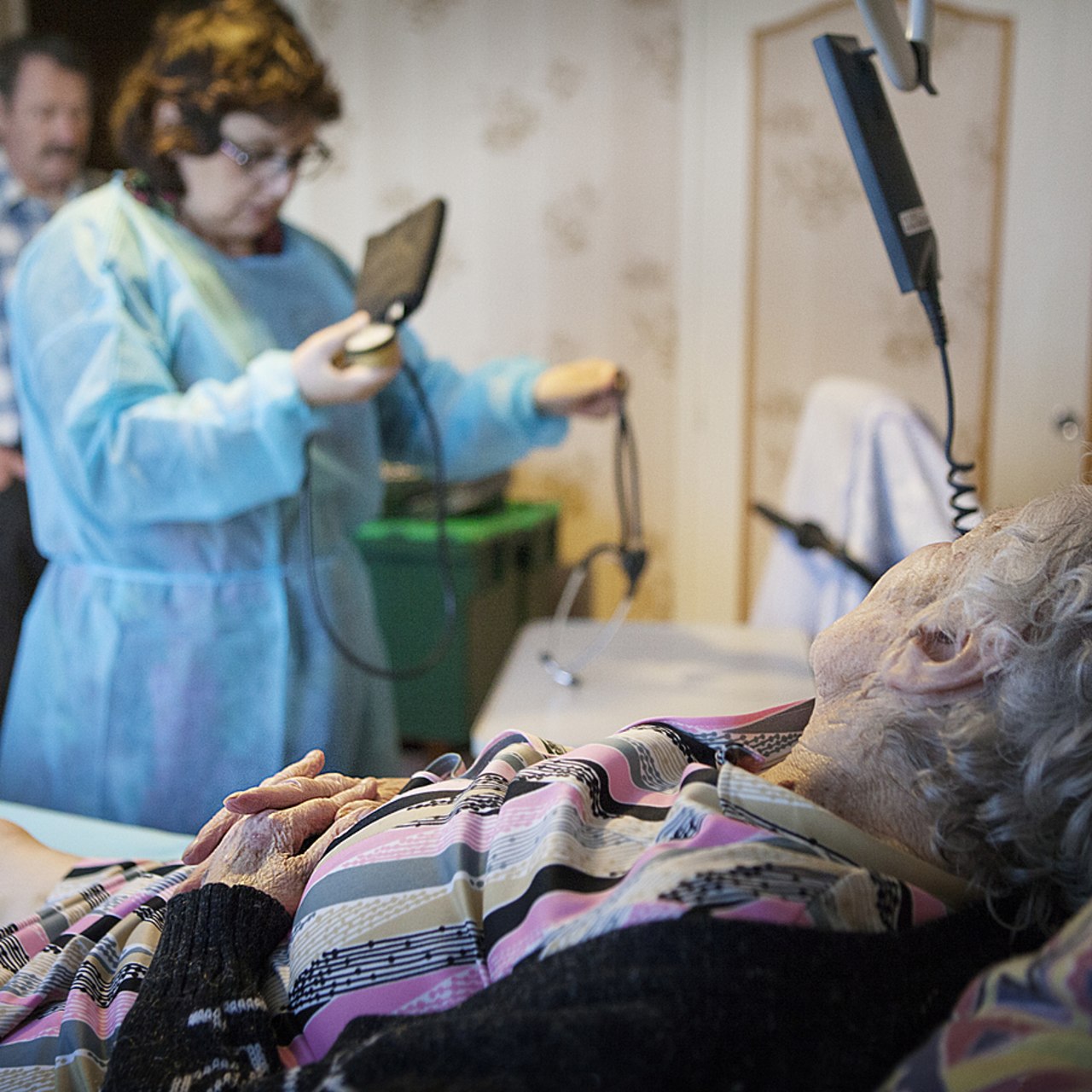 Avec la réforme, les établissements d'HAD doivent être à terme en capacité d'offrir, seuls ou en partenariat, un éventail de compétences diversifiées, estime la DGOS dans son instruction. (Amélie Benoist/Image point FR/BSIP)