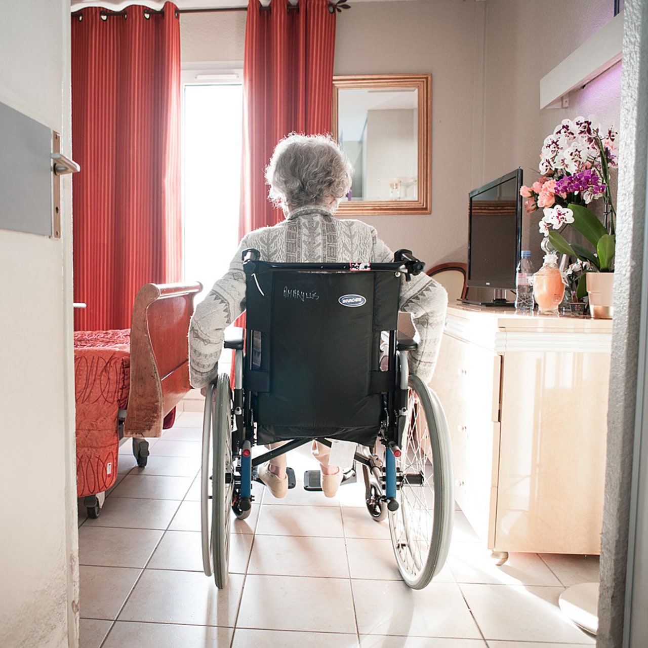 Certains acteurs du grand âge n'ont jamais abandonné l'espoir d'une grande loi. (Albane Noor/BSIP)