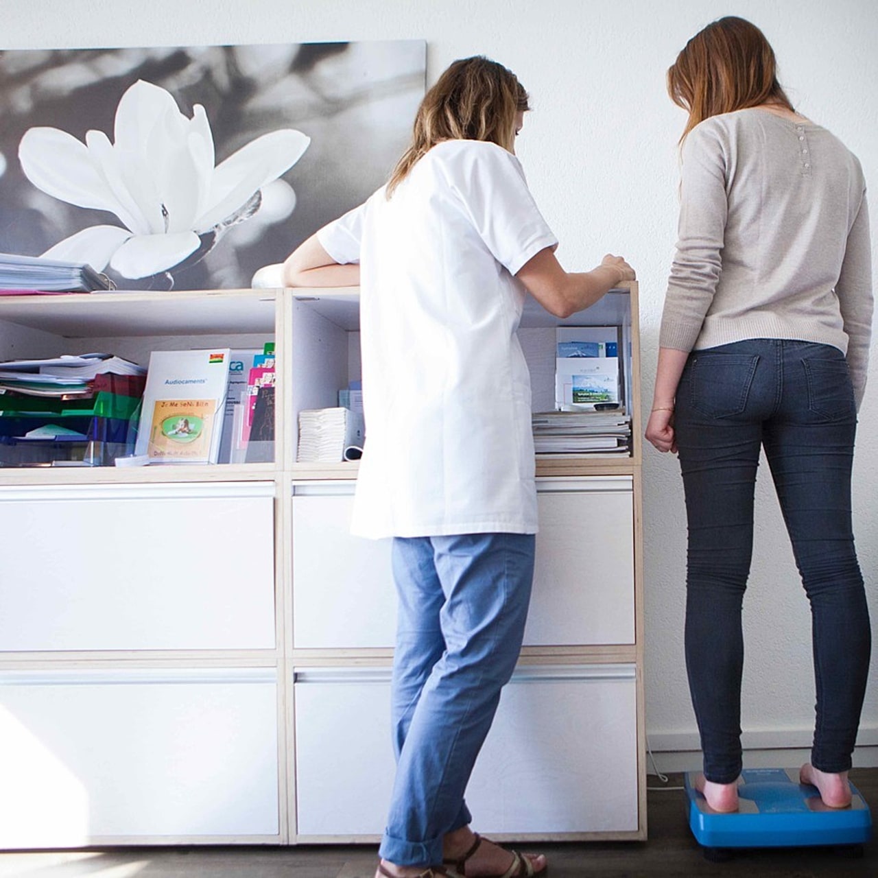 La pesée est une action efficace pour prévenir la dénutrition.(Amélie-Benoist/Image Point FR/BSIP)