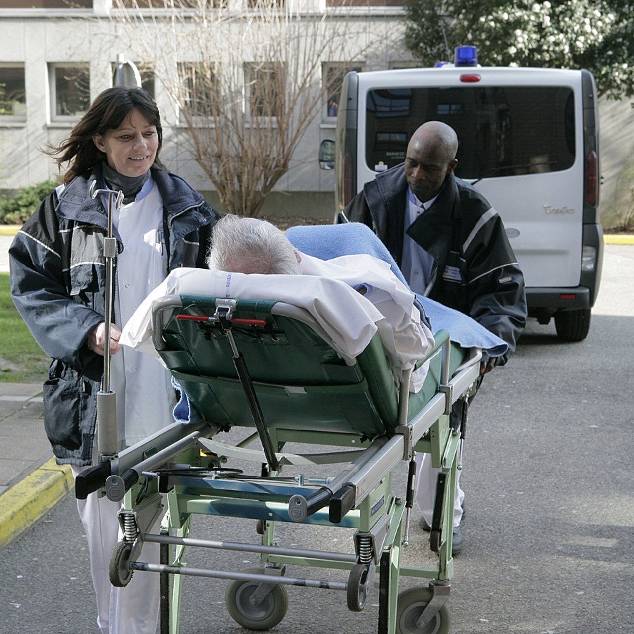 Les ambulanciers intègrent la filière soignante mais, pour la profession, cette évolution en appelle d'autres. (Chassenet/BSIP)