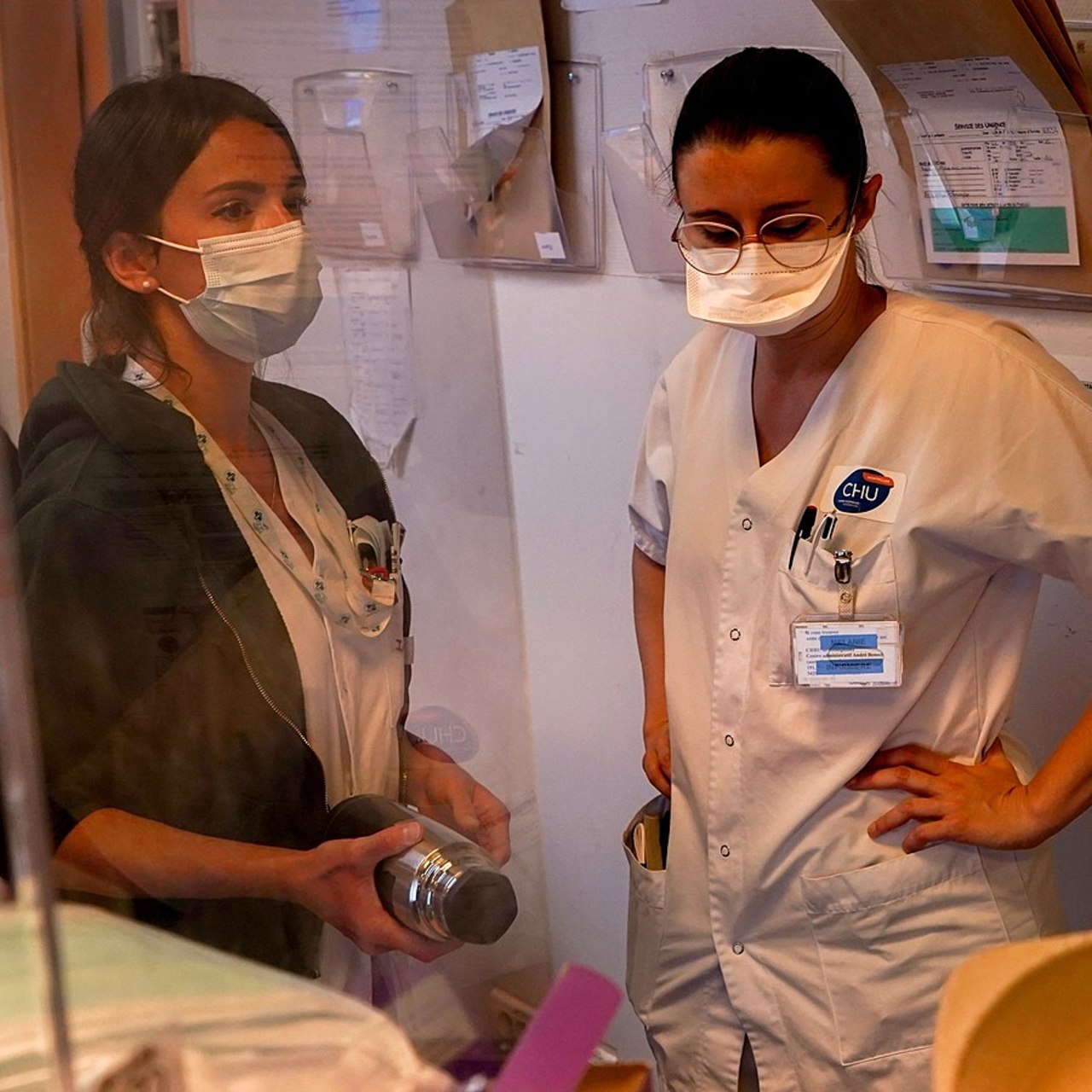 Pour laisser le temps aux pouvoirs publics "d'engager les dynamiques de recrutements et de soutien budgétaire" nécessaires, les sénateurs socialistes proposent de ne pas appliquer les ratios soignants opposables avant le 1er janvier 2027. (Tremelet/Image Point FR/BSIP)