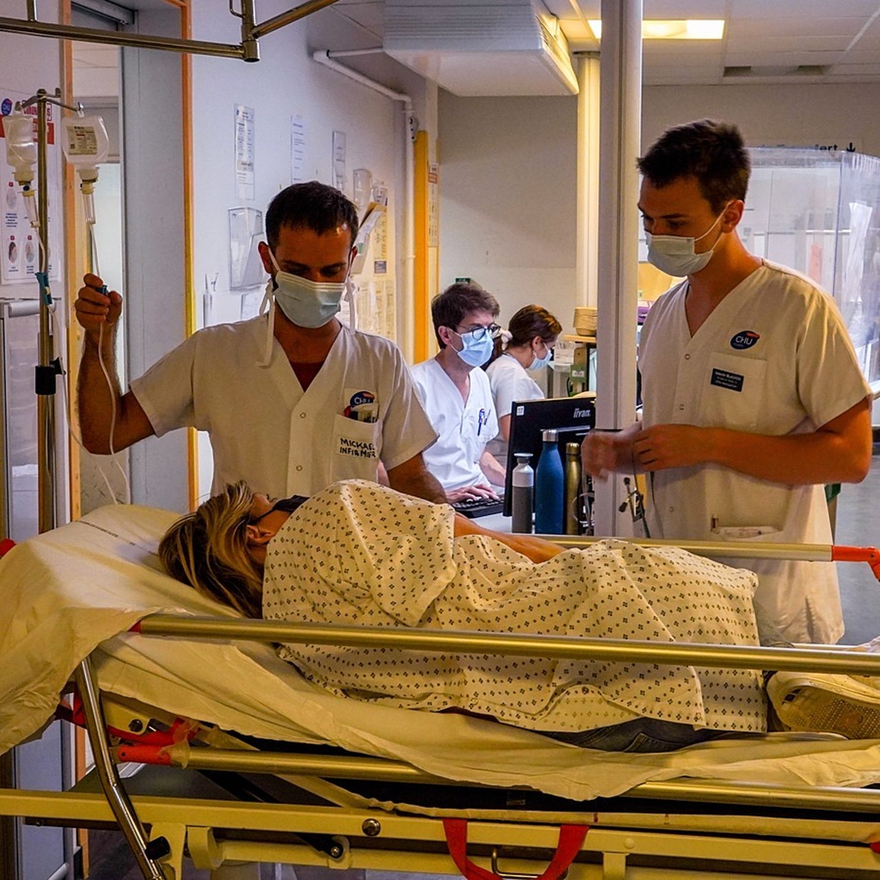 Pour les sénateurs, qui ont massivement voté la généralisation de ratios qualité (257 voix pour et 16 contre), ces seuils soignants permettront de "rétablir les capacités hospitalières par la confiance et les effectifs". (Tremelet/Image Point FR/BSIP)