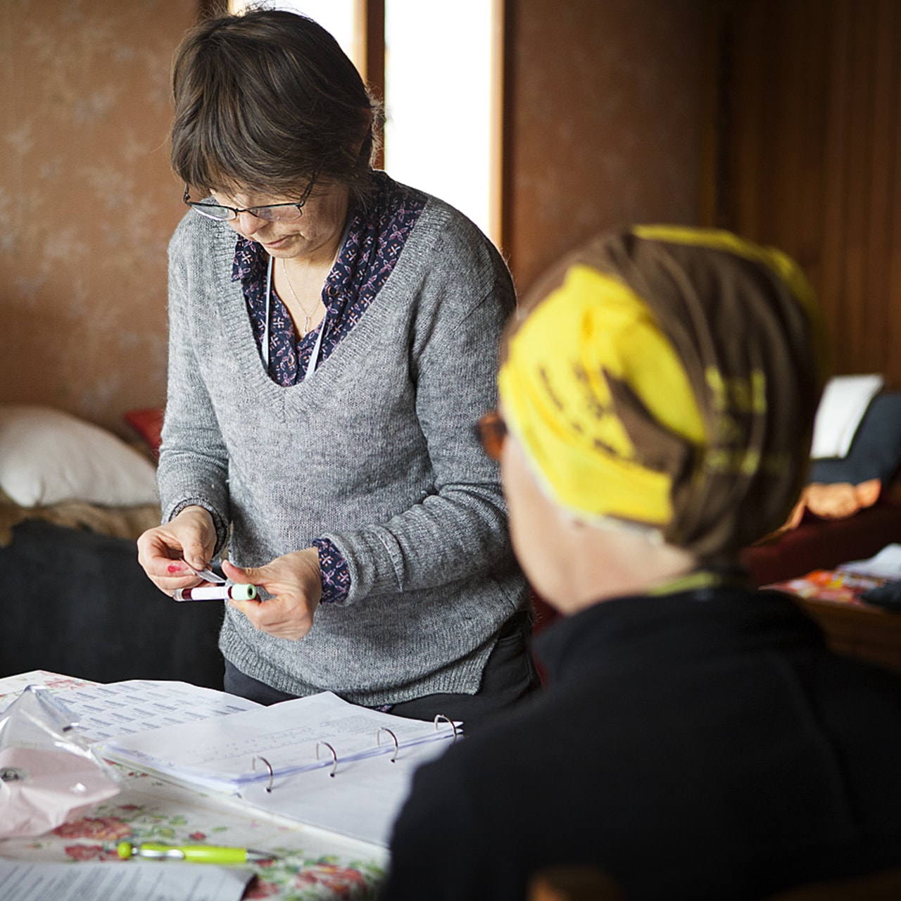 Alors que 90% des Français souhaiteraient pouvoir vieillir chez eux, le développement de nouvelles offres à domicile et dans les structures ambulatoires représente un impératif, estime le think tank. (Amélie Benoist/Image Point FR/BSIP)