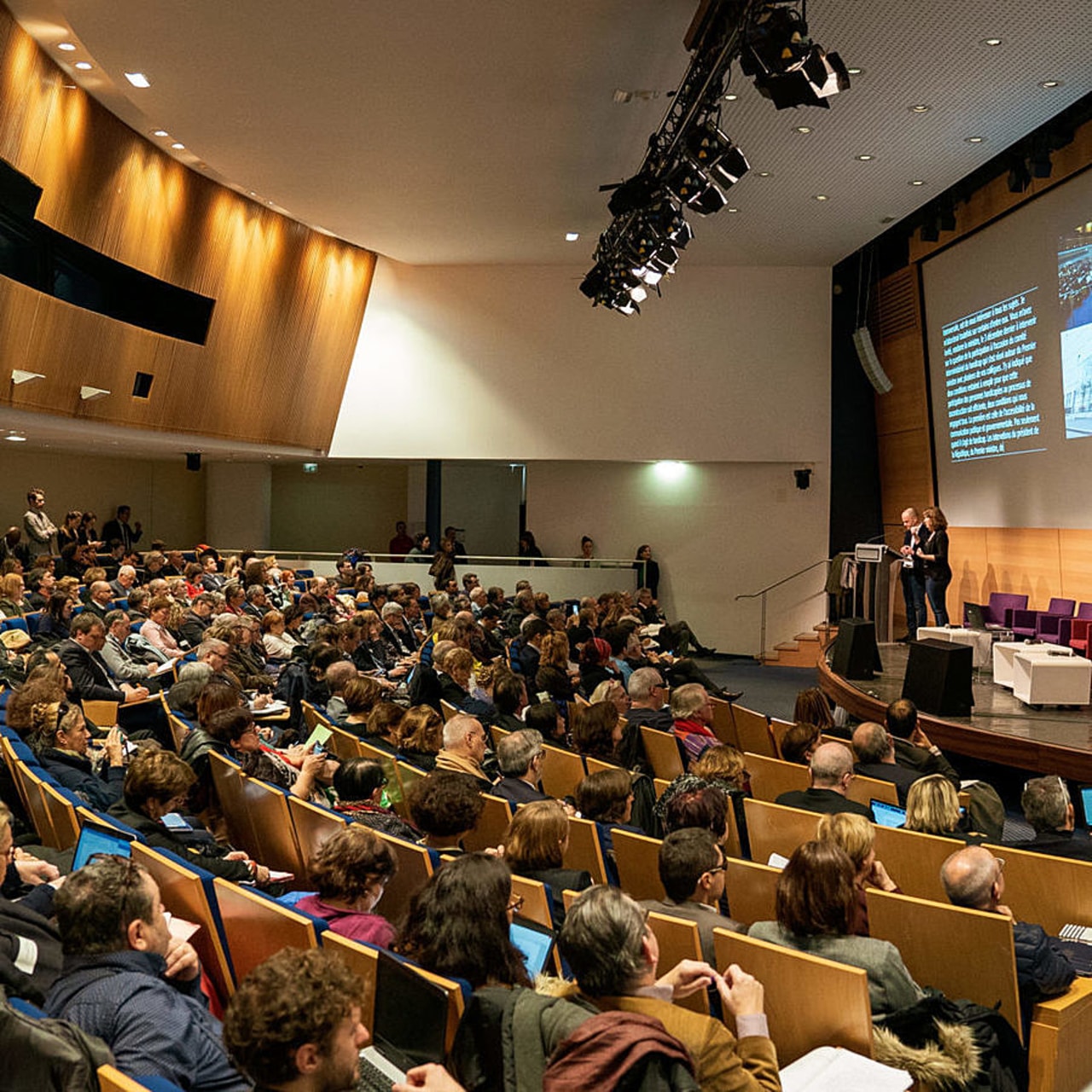 En assemblée plénière, 160 membres sont invités dont à peine 20% sont en situation de handicap. (CNCPH)