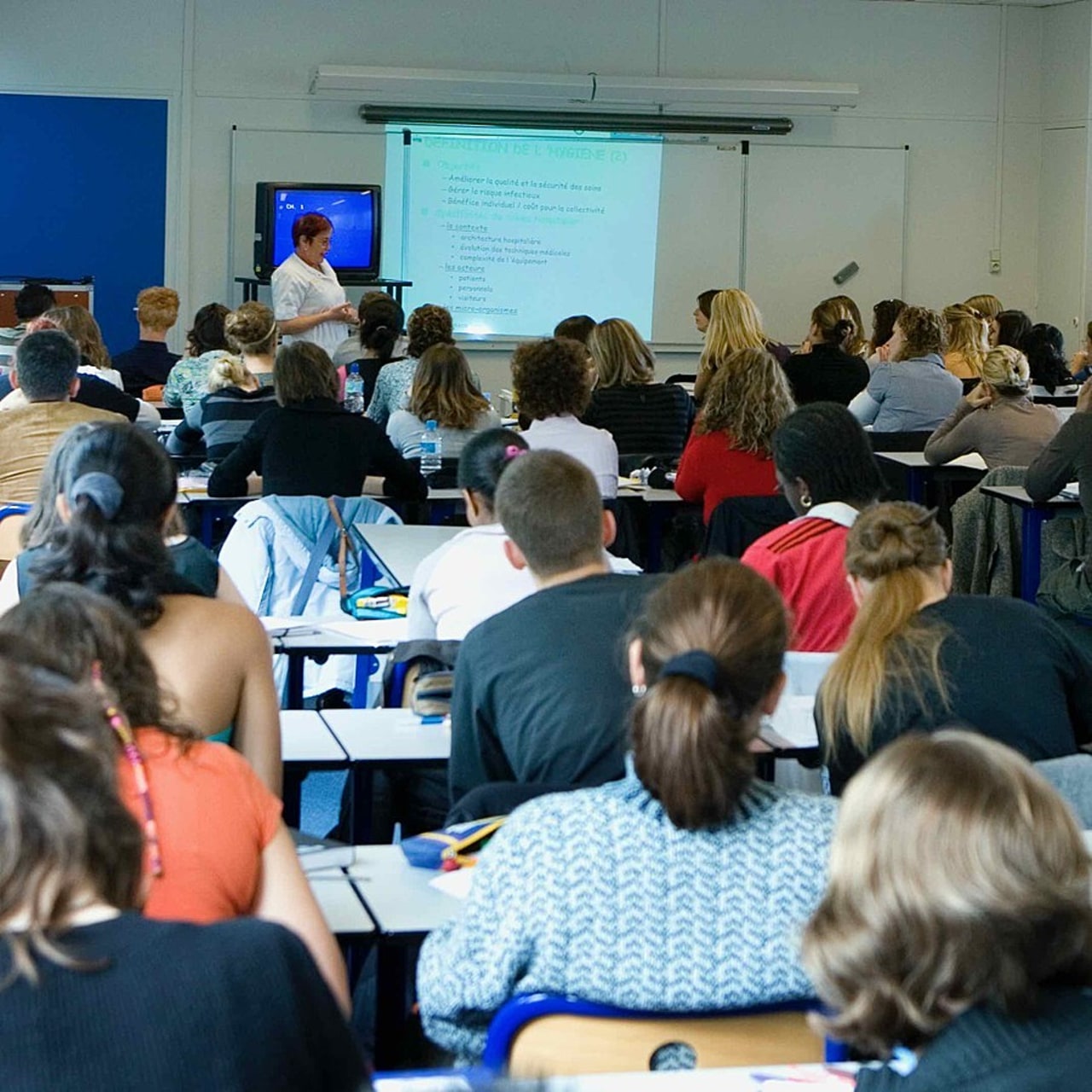 La voie de la formation initiale reste le premier choix du secteur. (Bruno/Image Point FR/BSIP)