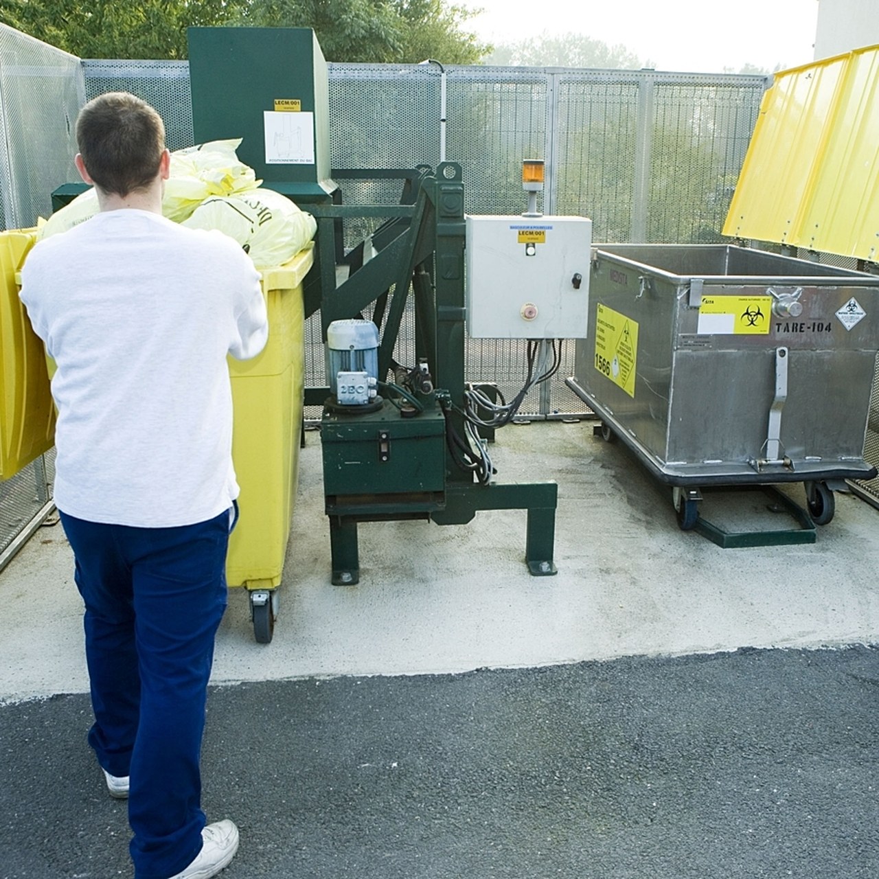 Prestataires et hôpitaux anticipent l'actualisation du guide des déchets infectieux. (Bruno/Image Point FR/BSIP)