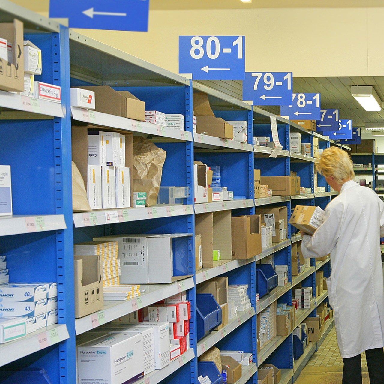 Le ministère de la Santé et de la Prévention publie la liste des 450 médicaments essentiels dont la chaîne d'approvisionnement est vulnérable. Cinquante d'entre eux verront leur production relocalisée ou augmentée sur le territoire français. (Chassenet/BSIP)